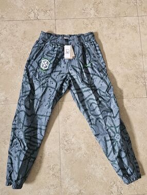 Nike Brazil Shell Track Pants Dark Green Abstract SAMPLE FJ7991-387 Size Large